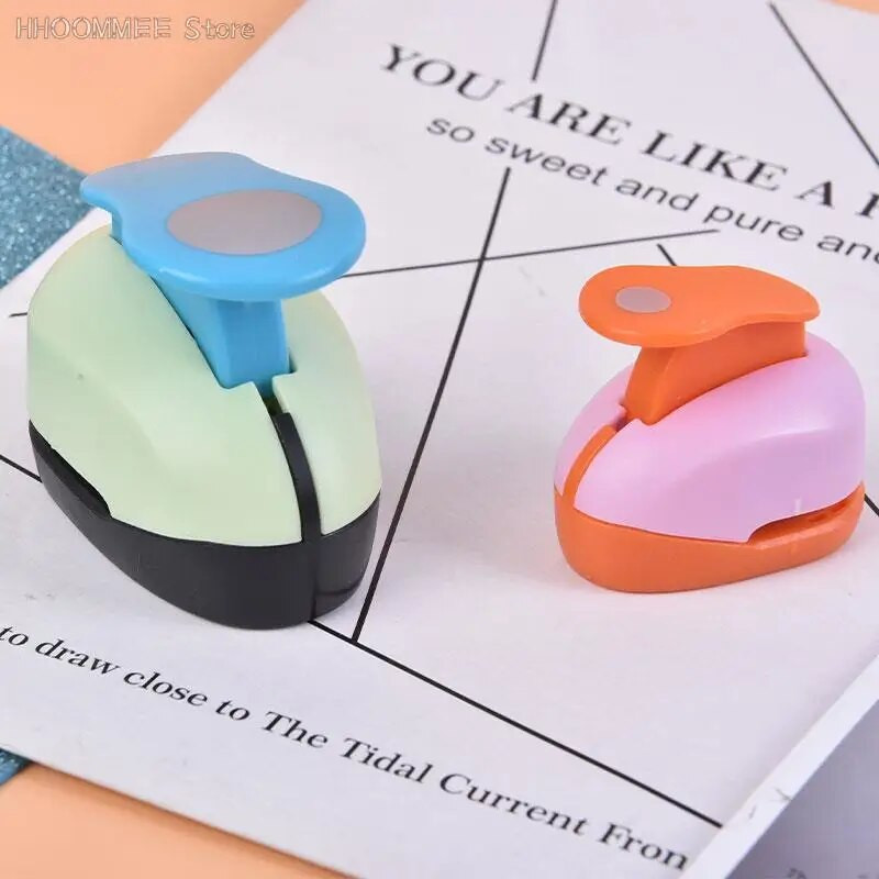 1PC Round Hole Punch DIY Embossing Device Παιδική Εκπαιδευτική Μηχανή Ανάγλυφης Εγχειρίδιο Paper Cutter Σχολικά προμήθειες 9/16/25mm