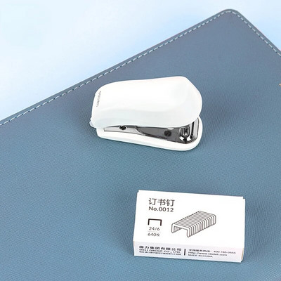 Candy Color mini skavotāju komplekts ar 640 gab. 24/6 skavām papīra stiprinājums Kawaii kancelejas preču iesiešanas rīki Skolas biroja piederumi