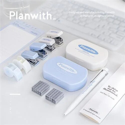 JIANWU 4 gab./komplektā Vienkārša daudzfunkcionāla produktivitāte Trīs vienā rokasgrāmata Rīku kaste Skavotājs Caurumu perforators Lentes dozators Kancelejas preces