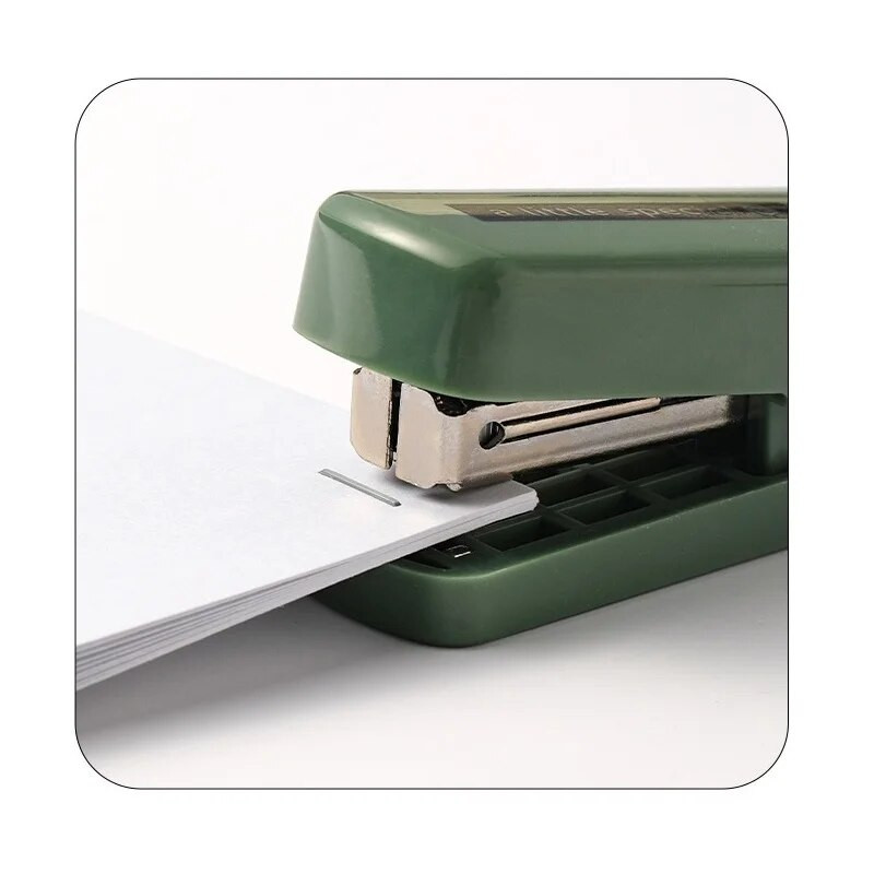 Kokuyo mazs īpašs mini krāsu skavotāju komplekts ar 1000 gab. 10N skavām pārnēsājama papīra iesiešanas iekārta Biroja iesiešanas skola A7275