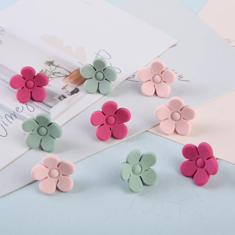 MOGII moekontori- ja koolitarvikud Armsad kirjatarvete nööpnõelad Dekoratiivsed surunõelad Kawaii lillelised pöidlakinnitused korgitahvlile