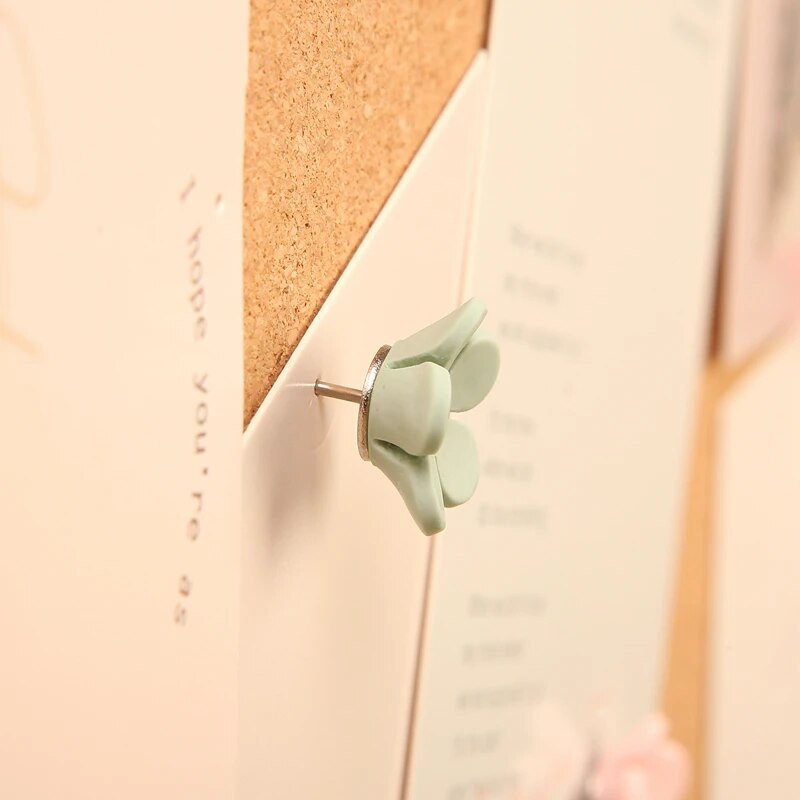 MOGII moekontori- ja koolitarvikud Armsad kirjatarvete nööpnõelad Dekoratiivsed surunõelad Kawaii lillelised pöidlakinnitused korgitahvlile