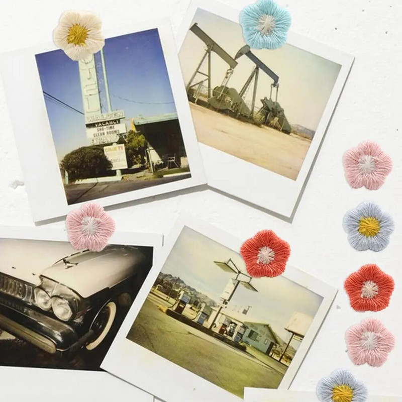 Jauki ziedu dizaina piespraudes Krāsaini izšuvumi Ziedu piespraudes biroja mājas dekorēšanai Ziņojumu dēļi Tāfeles Korķa dēļi