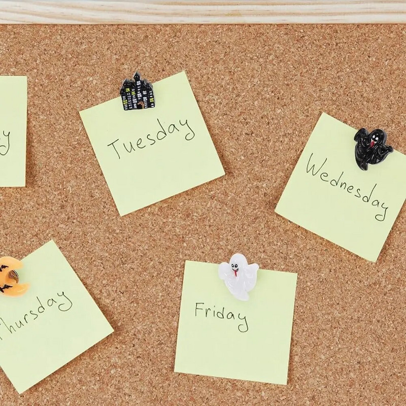 Köitmistarvikud Halloweeni nööpnõelad Pöidlakaustad Seinatahvlite naastud Halloweeni Push Pins Kirjatarbed Karbis