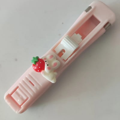 Jauka stūmēja saspraudes rokas papīra griešanas mašīna un uzpilde Metāla skavotāju saspraudes dokumentu iesiešanai Kancelejas piederumi Uzlabots, nebojājams papīrs