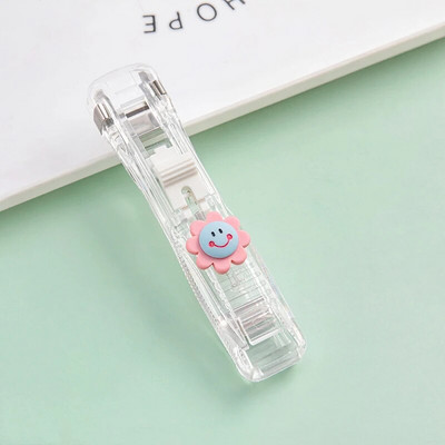 Jauka stūmēja saspraudes rokas papīra griešanas mašīna un uzpilde Metāla skavotāju saspraudes dokumentu iesiešanai Kancelejas piederumi Uzlabots, nebojājams papīrs