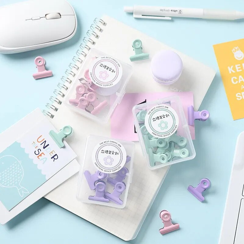 Karikatūra Anime A4 failu mape starpliktuves rakstīšanas bloks Atgādņu klips Cietā tāfele Testa papīra organizators Skolas piederumi Biroja stacionārie piederumi