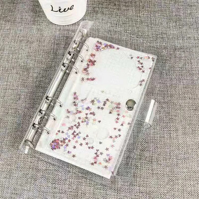 Caurspīdīga PVC mape, grāmatu vāks, atsperu iesiešana ar vaļējām lapām A6 izmērā