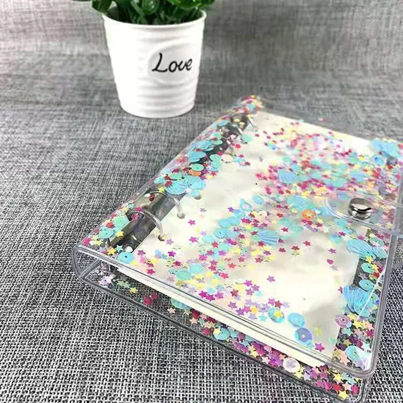 Caurspīdīga PVC mape, grāmatu vāks, atsperu iesiešana ar vaļējām lapām A6 izmērā