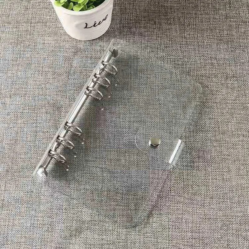 Caurspīdīga PVC mape, grāmatu vāks, atsperu iesiešana ar vaļējām lapām A6 izmērā