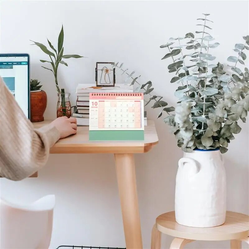 Lauaarvuti alaline kalender Kontori lauakalender õpilastele seisev majapidamiskalender Ajakava tabeliplaneerija paberlauakalender