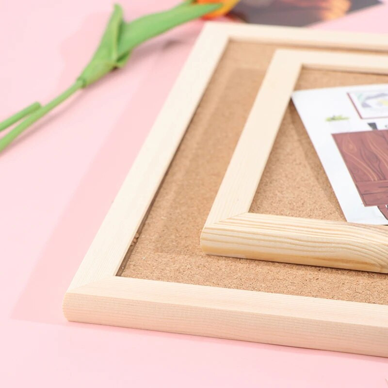 Φελλός ξύλινος τοίχος αναρτημένος πίνακας μηνυμάτων Πίνακας ανακοινώσεων Πλαίσιο σημείωσης Πίνακας σημειώσεων για Φόντο σχολικής φωτογραφίας καταστήματος στο σπίτι