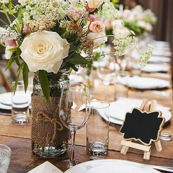 5/10 sád mini drevených tabúľ, štítkov s menu, čipov, veľkých a malých násteniek, tabuľových dekorácií, svadobných a večierkových dekorácií, ozdôb, rekvizít na poznámky.