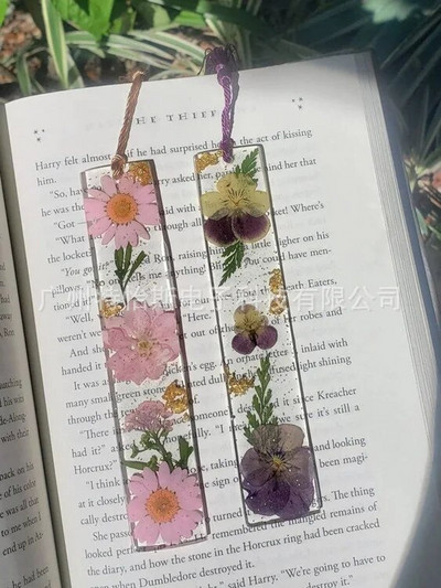 Semn de carte creativ epoxidic Carte de lectură Semn de carte cu ciucuri cu flori uscate Cadou de Ziua Mamei Semn de carte din rășină Ziua profesorului Acces la carte