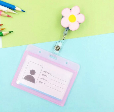 Uue õe sissetõmmatava kaardi omaniku nimemärgi omanik Üliõpilased tööpanga krediitkaardiga õpilaste bussikohver koos kaelapaelaga