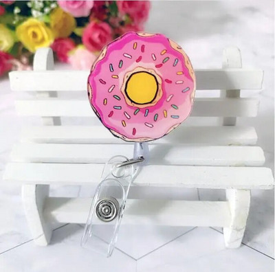 Uue õe sissetõmmatava kaardi omaniku nimemärgi omanik Üliõpilased tööpanga krediitkaardiga õpilaste bussikohver koos kaelapaelaga