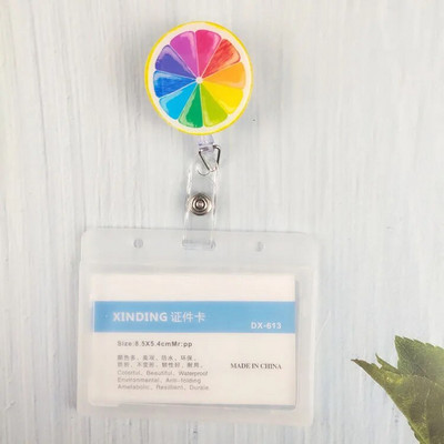 Uue õe sissetõmmatava kaardi omaniku nimemärgi omanik Üliõpilased tööpanga krediitkaardiga õpilaste bussikohver koos kaelapaelaga