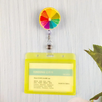 Uue õe sissetõmmatava kaardi omaniku nimemärgi omanik Üliõpilased tööpanga krediitkaardiga õpilaste bussikohver koos kaelapaelaga