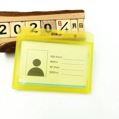 Uue õe sissetõmmatava kaardi omaniku nimemärgi omanik Üliõpilased tööpanga krediitkaardiga õpilaste bussikohver koos kaelapaelaga