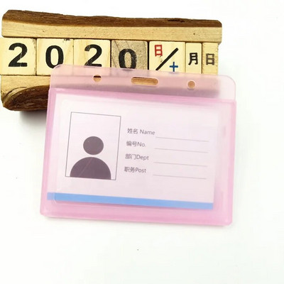 Uue õe sissetõmmatava kaardi omaniku nimemärgi omanik Üliõpilased tööpanga krediitkaardiga õpilaste bussikohver koos kaelapaelaga