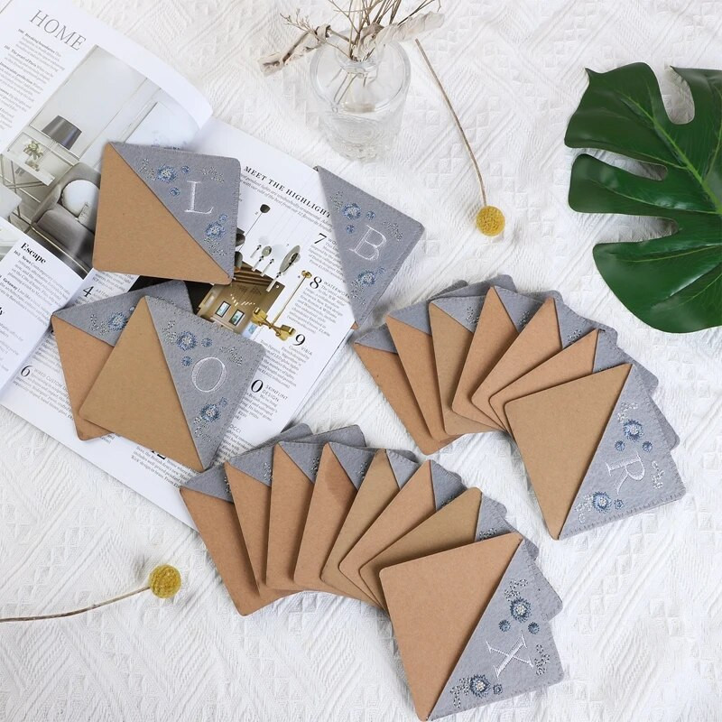 Letter AR käsitsi tikitud nurga järjehoidjad vildist kolmnurga marker Järjehoidjad kingitused lugemissõpradele lugejale õpetaja kingitus