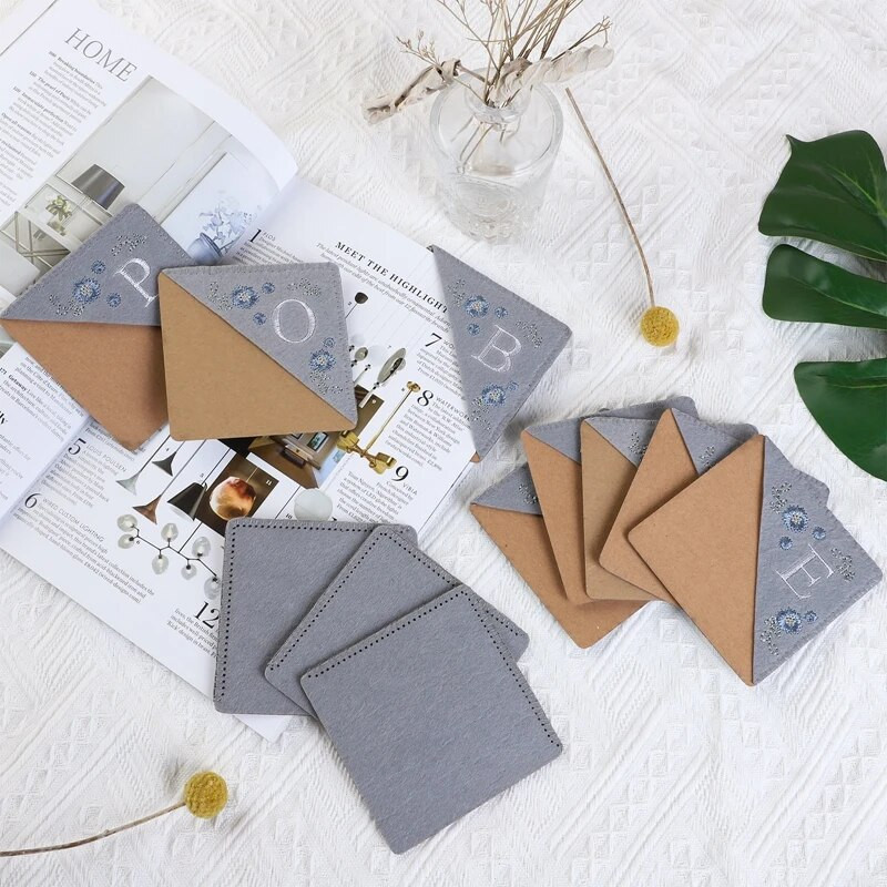 Letter AR käsitsi tikitud nurga järjehoidjad vildist kolmnurga marker Järjehoidjad kingitused lugemissõpradele lugejale õpetaja kingitus