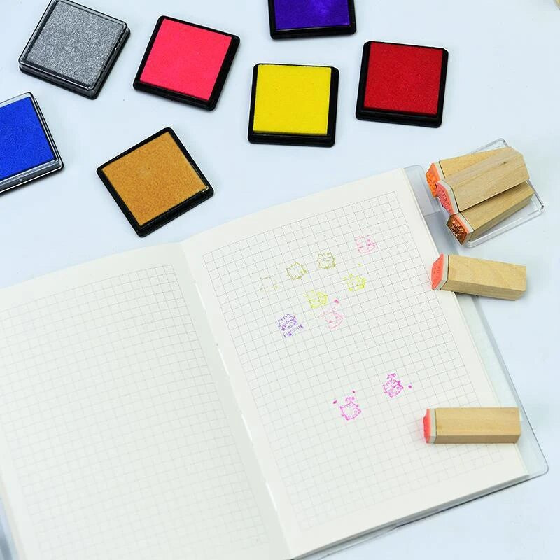 1 rinkinys, 15 spalvų mielas rašalo pagalvėlės, pagamintos aliejaus pagrindu, „pasidaryk pats“ rašalo pagalvėlės, skirtos guminiams antspaudams, audinių iškarpoms, vestuvių dekoravimui, pirštų atspaudų antspaudų padėklas