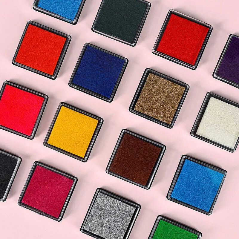 1 rinkinys, 15 spalvų mielas rašalo pagalvėlės, pagamintos aliejaus pagrindu, „pasidaryk pats“ rašalo pagalvėlės, skirtos guminiams antspaudams, audinių iškarpoms, vestuvių dekoravimui, pirštų atspaudų antspaudų padėklas