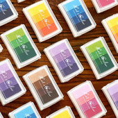1 gab Gradient Colors Tintes spilventiņš Caurspīdīgi zīmogi DIY Craft Ink Pad Gumijas zīmogi Tintes spilventiņi Tintes zīmogu paliktņi Krāsains karikatūru amatniecības tintes paliktnis