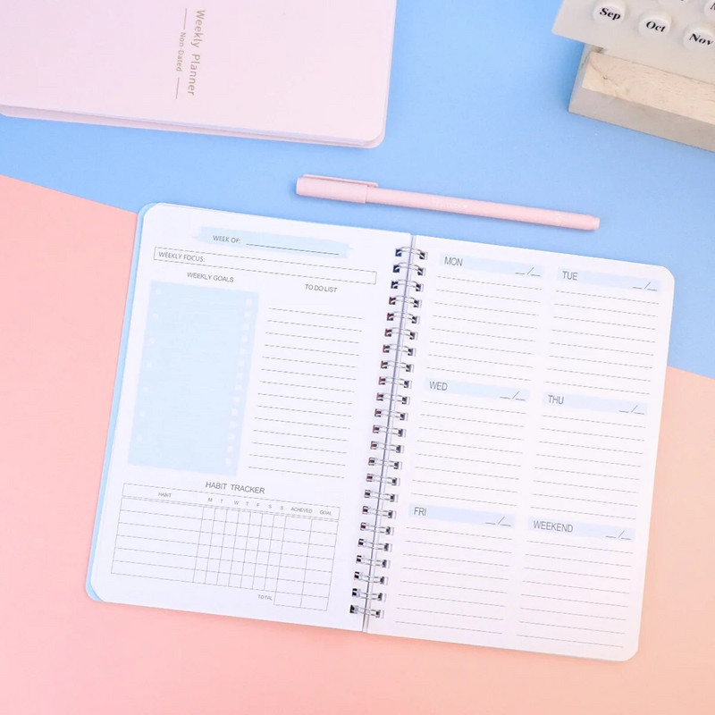52 Weekly Planner A5 Kuupäevata isetäidetav ingliskeelne märkmik Kvaliteetne spiraalköitmine Päevakava Koolitarvete Ajakirjade märkmik