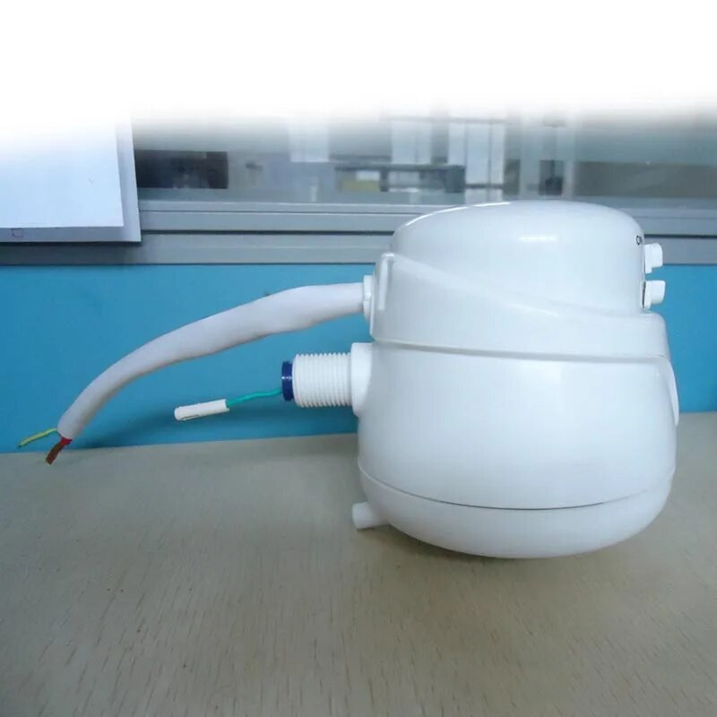 Elektriline vannitoasegistile Ümmargune dušiotsik koheselt kuumaveeboiler Suure võimsusega 5400 W Kolmekäiguline rõhuregulaator LB88