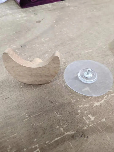 Držiak na toaletné utierky z dreva, nástenný trojuholníkový držiak na toaletné utierky