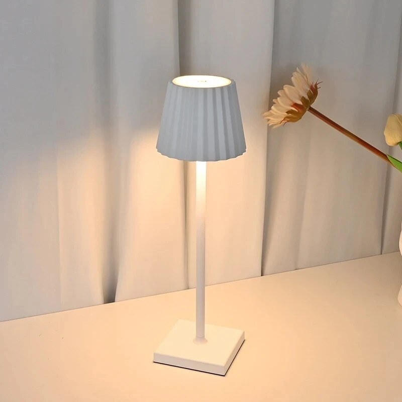 Nordic USB Επαναφορτιζόμενα φωτιστικά κομοδίνου Μπαρ ξενοδοχείου Διακόσμηση σπιτιού Επιτραπέζιο φωτιστικό Πλισέ επιτραπέζιο φωτιστικό για διακόσμηση σπιτιού σαλονιού