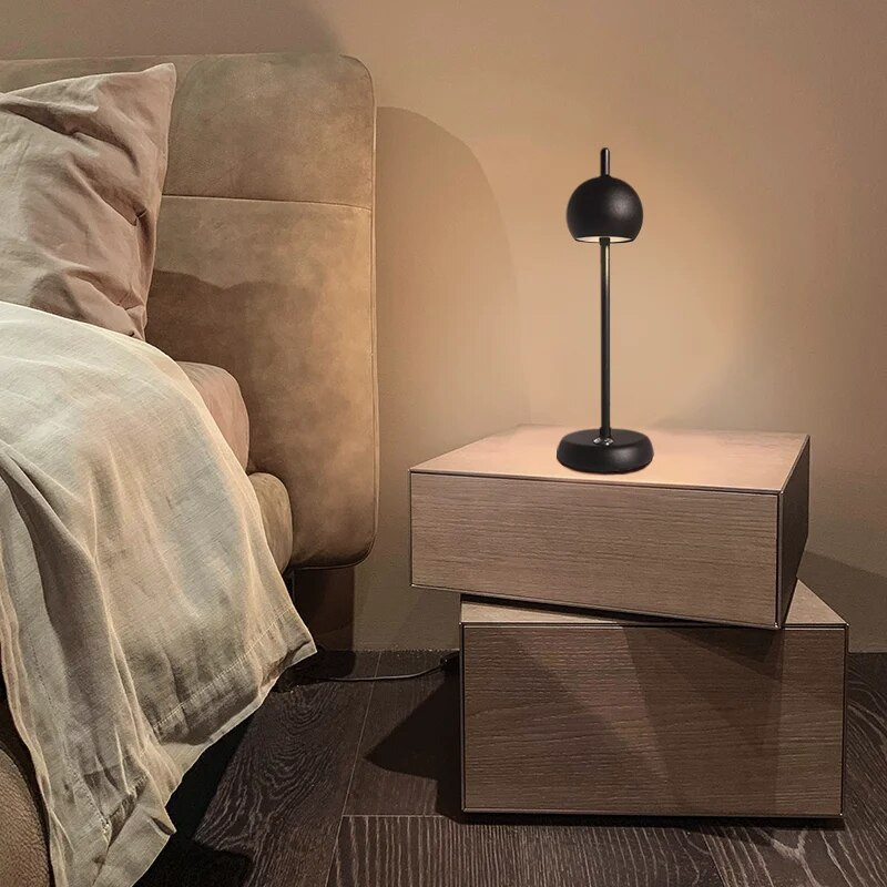 Luksuslik kaasaskantav voodiaku, juhtmevaba restoran, juhtmeta laetav LED-laualamp puutelüliti Juhtmeta lauavalgusti