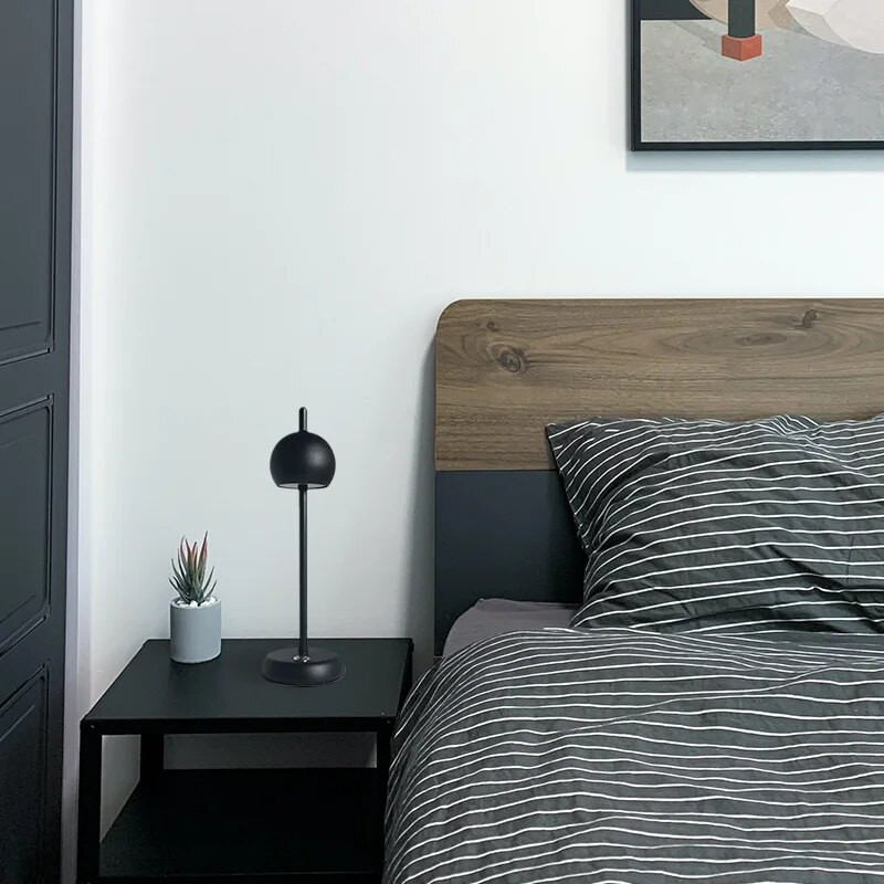 Luksuslik kaasaskantav voodiaku, juhtmevaba restoran, juhtmeta laetav LED-laualamp puutelüliti Juhtmeta lauavalgusti