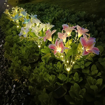 Слънчеви светлини със 7 глави лилии Външни водоустойчиви дворни градини Коледна украса Тревна площ LED изкуствени розови цветя Фея