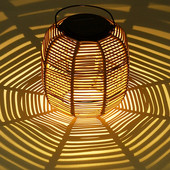 Päikeseenergia aiavalgus maalähedane käsitsi kootud PE-rotangist lamp Päikeseenergial töötav ripplatern sisehoovi maastikuaia kaunistamiseks