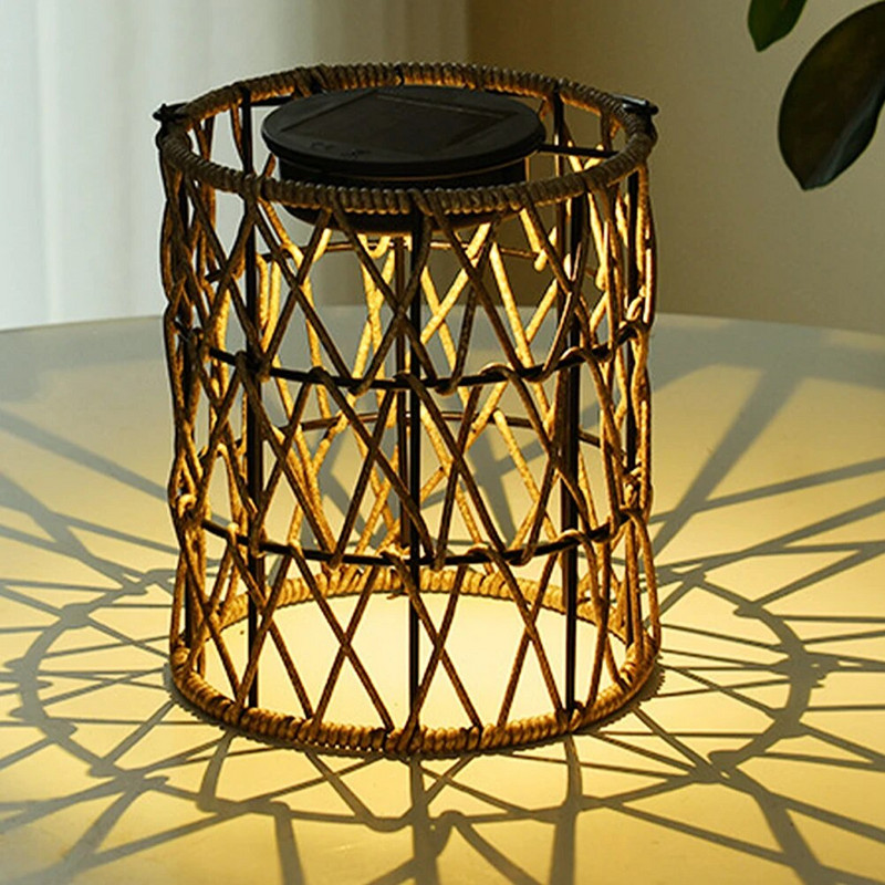 Päikeseenergia aiavalgus maalähedane käsitsi kootud PE-rotangist lamp Päikeseenergial töötav ripplatern sisehoovi maastikuaia kaunistamiseks