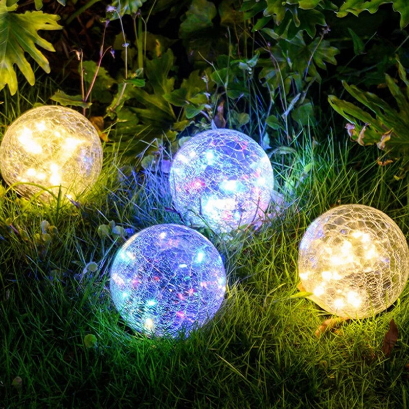 Päikeseenergia kuulvalgustid välitingimustes veekindlad LED pragunenud klaaskera päikeseenergia maapealsed valgustid õuemuru jõulumaastiku kaunistamiseks