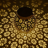 Lumină de grădină solară retro LED, metal, umbră goală, proiecție, lanternă suspendată, lumini decorative în aer liber pentru decorarea curții de grădină