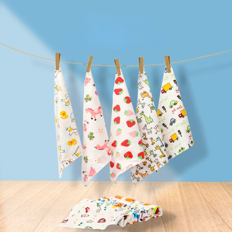 Mīkstas kokvilnas zīdaiņu priekšautiņi kartona Dzīvnieku trīsstūrveida šalle Jauki zīdaiņu priekšautiņi Ērts siekalu un zobu dvielis siekalu dvielis