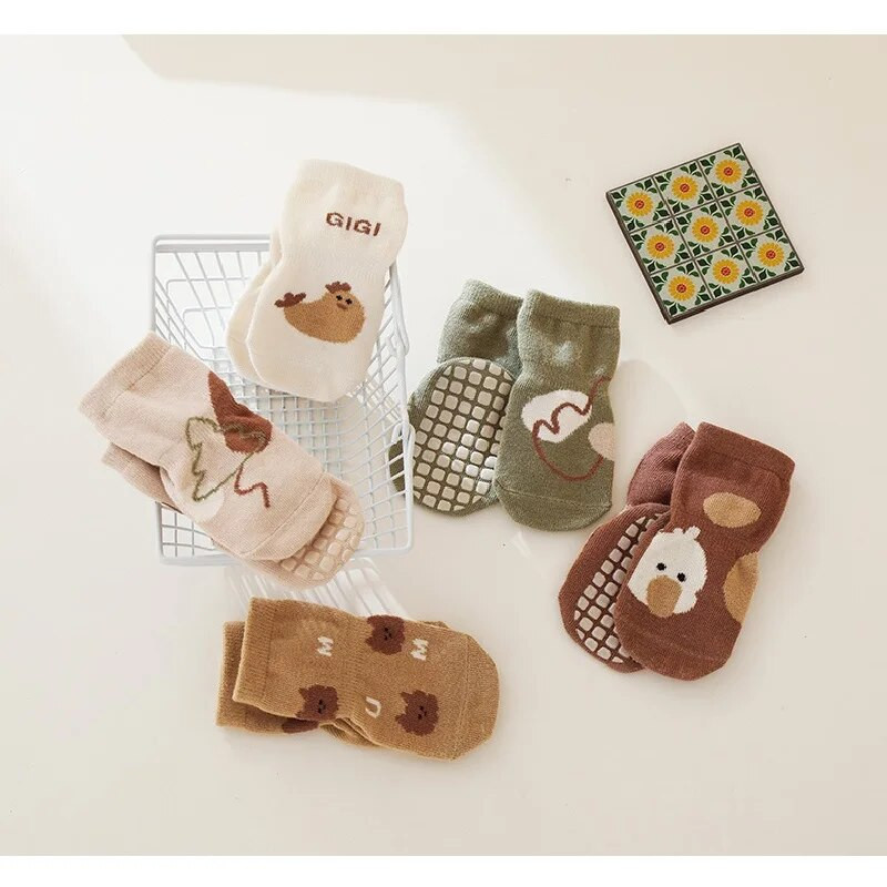 Jesen Zima Čarape za bebe Dječje čarape za pod Češljani pamuk Neklizajuće za bebe Crtić za malu djecu Spriječavaju pad