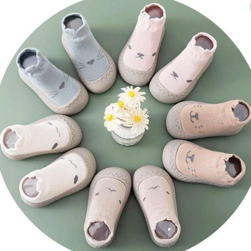 New Born väikelaste sokid Pehme tallaga ühekordsed kingad Beebi esijalatsid Beebi põrandasokid Libisemisvastased kingad ja sokid Baby Boy Kingad