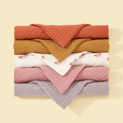 5 tk/komplekt Pehmest puuvillast beebipudipõlled Ühevärvilised beebitoitmispudipõlled Lillelised nööpnööbiga kolmnurkrätik vastsündinu tarvikud