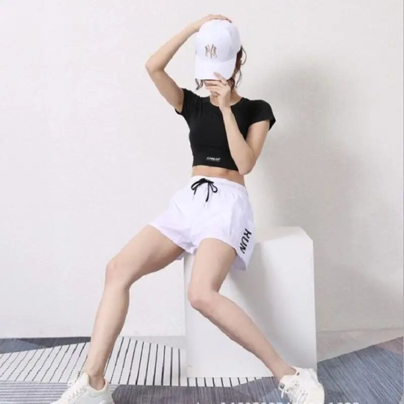 Sportiniai šortai Moteriški laisvi greitai džiūstantys aukštu juosmeniu Kasdieniai bėgimo treniruokliai Jogos šortai su kišeniniais gimnastikos šortais