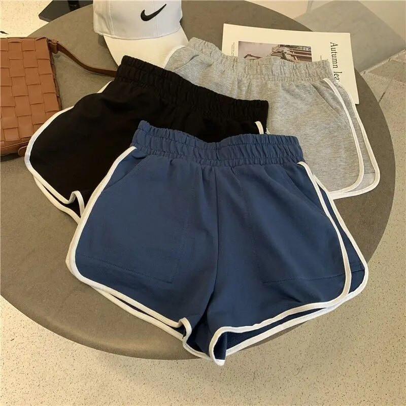 Κλασικό ριγέ αθλητικό γυναικείο σορτς Λευκό πλάι λεπτό χαλαρό Running Casual παντός αγώνα Hot σορτς Καλοκαιρινό αθλητικό σορτς