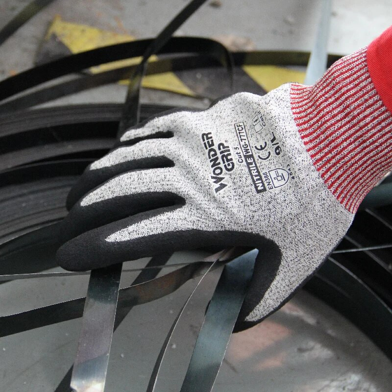 Γάντι εργασίας κατά της κοπής ANSI A4 Ανθεκτικό στο κρεοπωλείο Απόδειξη ασφαλείας Αραμιδική ίνα βαρέως τύπου Rigger HPPE Micro Foam Nitrile Maxi High Flex