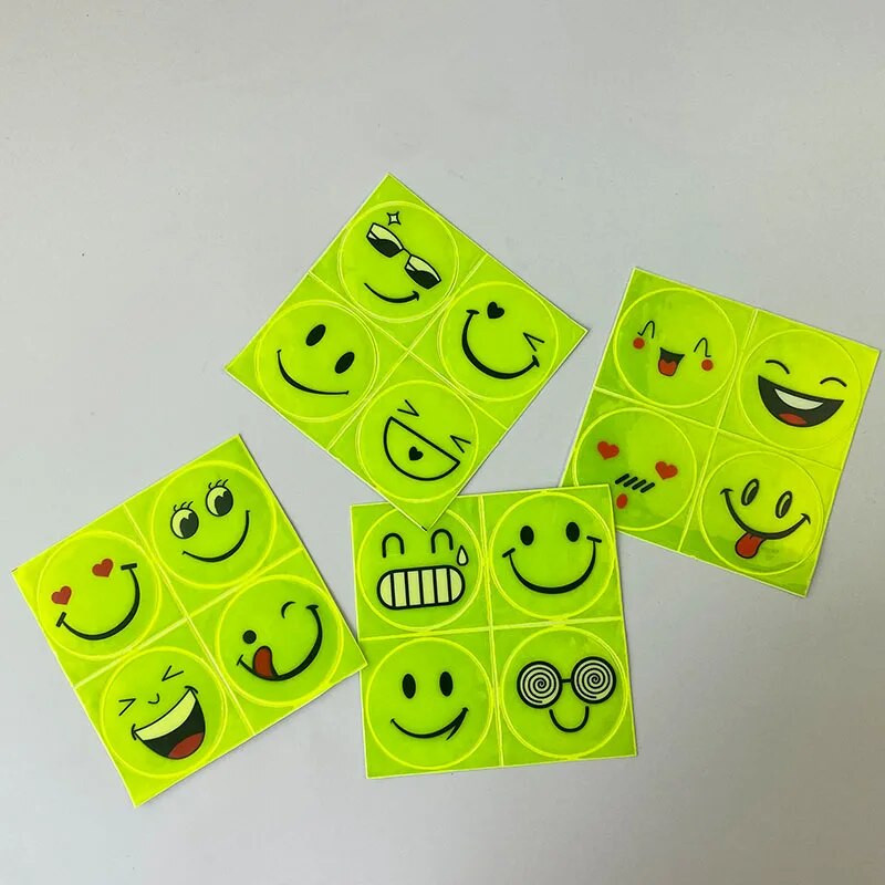 Armas multikas naeratav nägu Peegeldav kleebis Elektrijalgratta mootorratta tõukeratas Hoiatusmärk kiivri ohutus