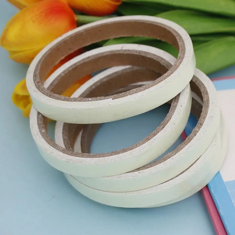 1 tk pimeduses helendav turvateip Isekleepuv riba, fosforestseeruv helendav helkurkleebis 1 cm x 3 m