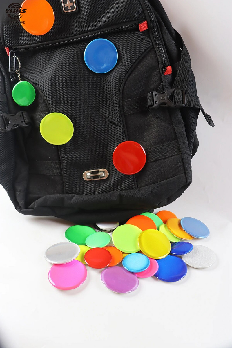 Uus hästi nähtav PVC-võtmehoidja plastikust helkurplekist märk öise jalgrattasõidu helkuriga ripatsiga 1 ülikond 44 mm ja 58 mm